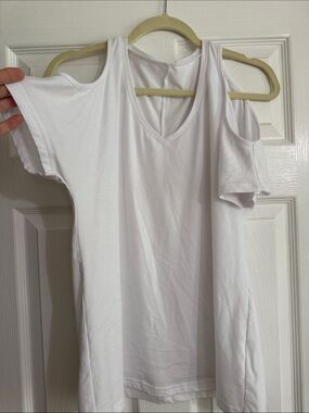 Women’s White Cold-Shoulder V-Neck Top